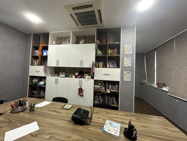 Ofis masaları: Muellim stolu - uzunlugu - 140 ve eni 70 Telebeler ucun stol - — 9