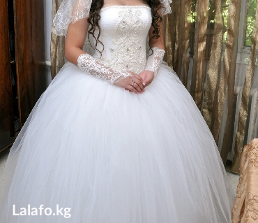 хиджаб платья: Шикарное свадебное платье. Произродство Польша. Лиф оформлен вышивкой