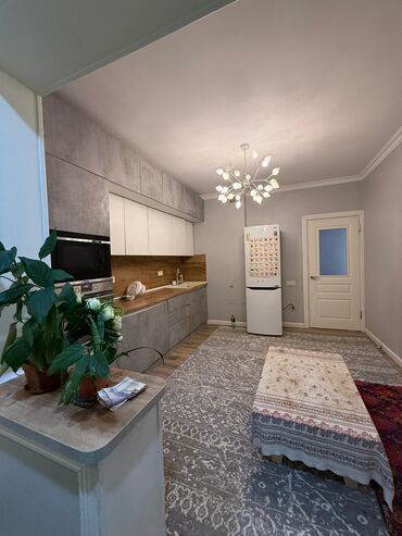 сколько стоит трехкомнатная квартира в бишкеке: 3 комнаты, 100 м², 108 серия, 8 этаж, Евроремонт