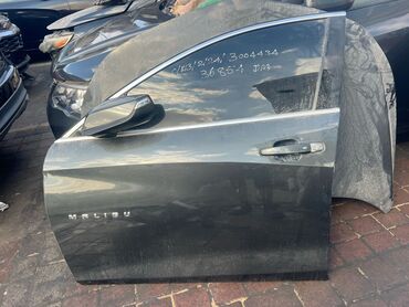chevrolet captiva qiymeti: Chevrolet Malibu modelinə aid, boz rəngdə olan avtomobil qapısı. Qapı