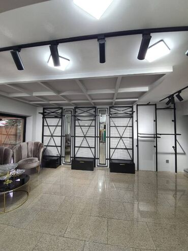 Mağazalar: Xətai metrosuna yaxın yerləşən ümumi sahəsi 90 kv,m olan, obyekt — 2