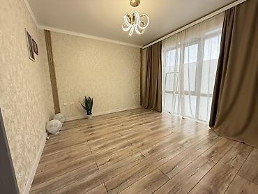 Продажа полдома: Продается двух этажный дом 🏡 Понарамные окна 🪟 250кв 📐 На первом — 19