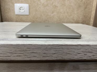 Apple MacBook: İşlənmiş Apple MacBook, 13.3 ", Intel Core i5, 256 GB, Ünvandan götürmə, Ödənişli çatdırılma — 6