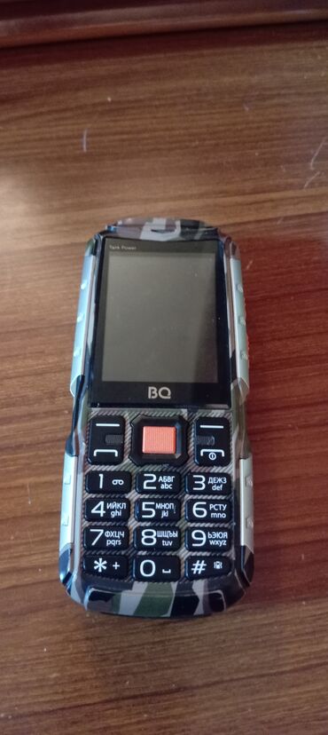 телефон fly e110: BQ “Tank Power” düyməli mobil telefon - Korpus: hərbi-kamuflyaj