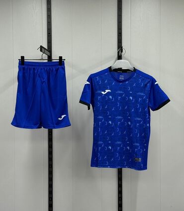 стол для настольного тенниса: Спортивная форма Joma синего цвета, включающая футболку с короткими