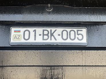 турбаза автомобиль: Satılır: Azərbaycan dövlət nömrə nişanı 01-BK-005 Xüsusiyyətlər: - — 1