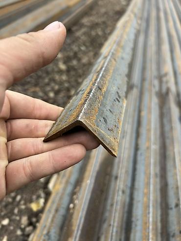 Стальной уголок равнополочный Описание: - Профиль L-образный at lalafo.kg Стальной уголок равнополочный Описание: - Профиль L-образный