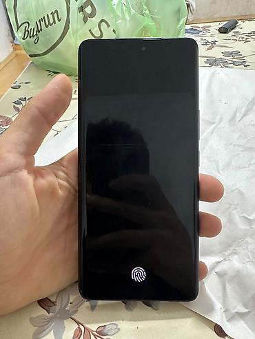 Aşağıda göstərilən smartfon satılır: - Ekranda mərkəzdə ön kamera lalafo.az -da Aşağıda göstərilən smartfon satılır: - Ekranda mərkəzdə ön kamera