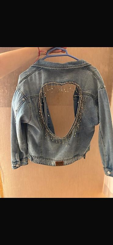 pencek qadin: Qadın geyim dəsti - Cins pencək: Açıq mavi denim, arxa hissədə iri — 2