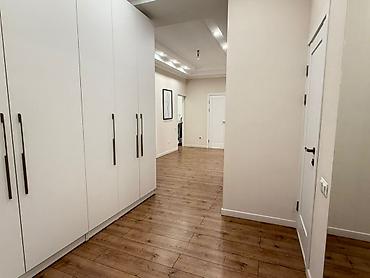 Продажа квартир: 3 комнаты, 117 м², 7 мкр 2 этаж — 7