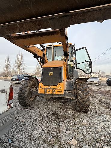 Другие автомобили: Экскаватор-погрузчик JCB желтого цвета.Машина имеет кабину оператора с — 11