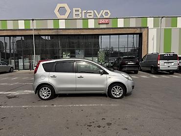 icarəyə masin: Nissan Note, gümüşü rəng, 5 qapılı kompakt minivan/hetçbek. Şəhər üçün — 3