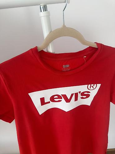 iceberg white: Original Levis majica. Velicina M. Ima dosta elastina. Stanje odlicno — 1