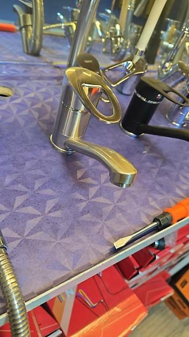 Смесители для раковин: Смеситель для ванной комнаты с высоким изливом в матовом черном цвете — 24