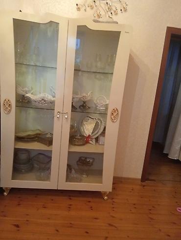 Klassik üslubda dəst vitrin və komod güzgü ilə - Rəng: krem/ivori lalafo.az -da Klassik üslubda dəst vitrin və komod güzgü ilə - Rəng: krem/ivori