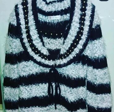 Dəstlər, kostyumlar: Gôy atlas kostyum 120 manata alinib 60 manata satilir. Cemi 1 defe — 25