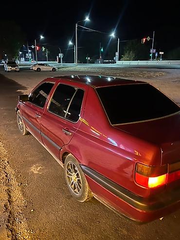 фольксваген кросс: Volkswagen Vento: 1993 г., Седан — 6