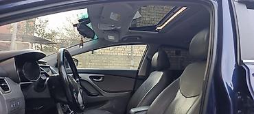 spoiler elantra 2017: Hyundai Elantra sedan – tünd mavi rəng, aerodinamik kuzov və xrom — 9