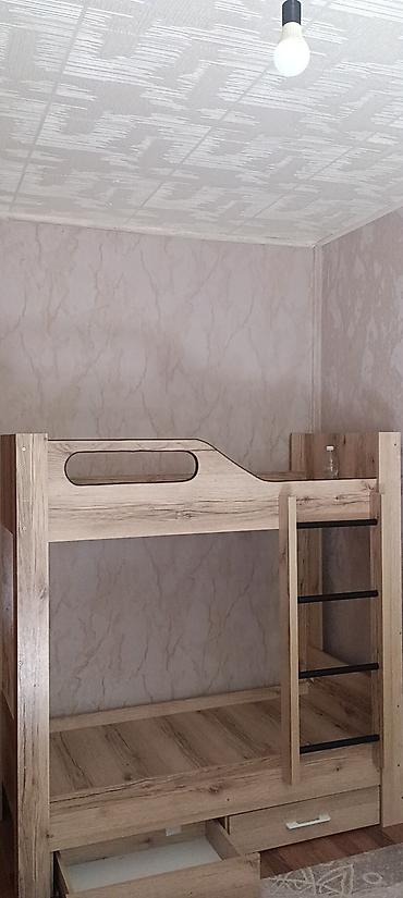 study table: Двухъярусная кровать из ЛДСП под дуб - Компактная модель с двумя — 2