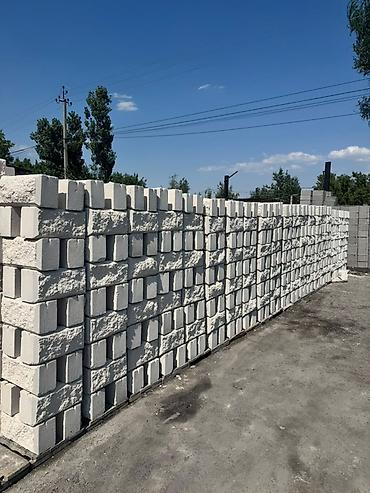 Заборы из пескоблока, Установка