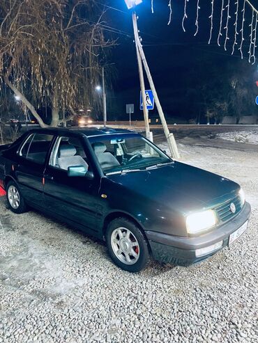 авто лейлек: Volkswagen Vento: 1997 г., 2 л, Механика, Бензин, Седан