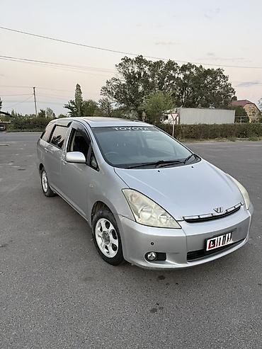 китайские минивены: Продаётся TOYOTA WISH минивэн с правым рулём, серебристый цвет кузова — 2
