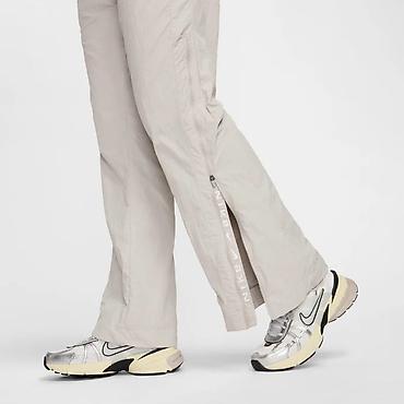 vikend torba: Nike Sportswear Collection Women's Mid-Rise Repel Zip Trousers vel. XS — 5