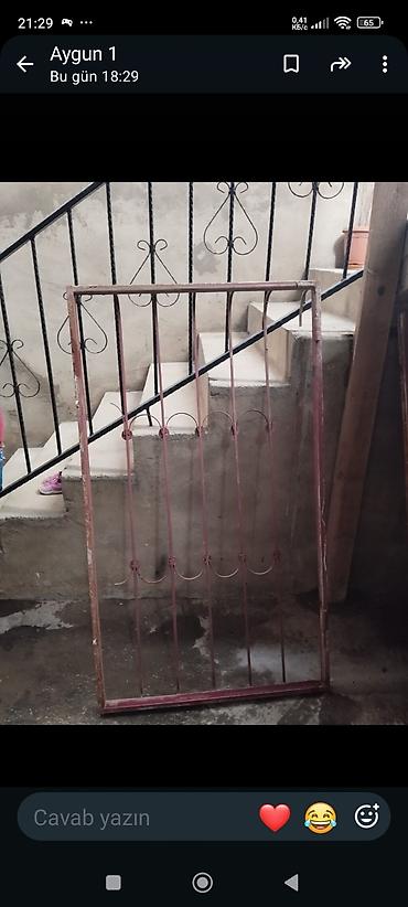 dəmir seyf qapi: Satılır demir qapı. uzunlugi 1 metr 42 sm. eni 80 sm arxasinda — 2