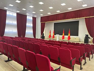 5000 сом кино: Театральные кресла, кресла для клубов, актовых залов, клубов — 4