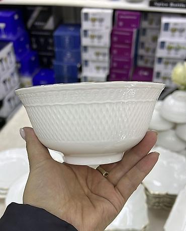 Наборы посуды: Белоснежный столовый сервиз из тонкого фарфора с рельефным узором и — 4