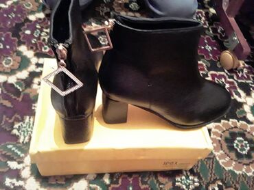 женская обувь на осень: Сапоги, 38, цвет - Черный