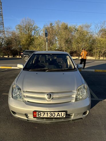 Toyota: Toyota Isis: 2003 г., 1.3 л, Бензин, Седан