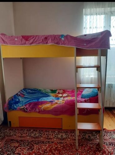 Детские двухъярусные кровати: Б/у, Для девочки, Без матраса, С выдвижными ящиками
