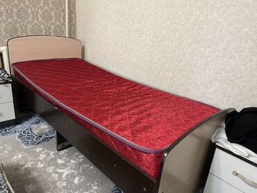мебеь: Продается односпальная кровать,в хорошем состоянии