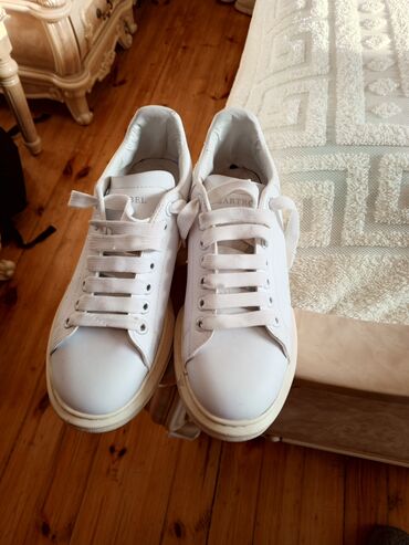 Кроссовки и спортивная обувь: Цвет - Белый, Новый