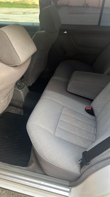 Mercedes-Benz: Mercedes-Benz W124: 2.2 l | 1994 il Sedan — 7