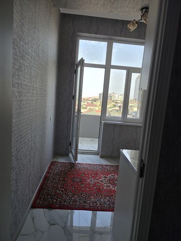 mehemmedlide kiraye ev: Yataq desti var,divan var masa var kuxna mebeli var yeni temirden