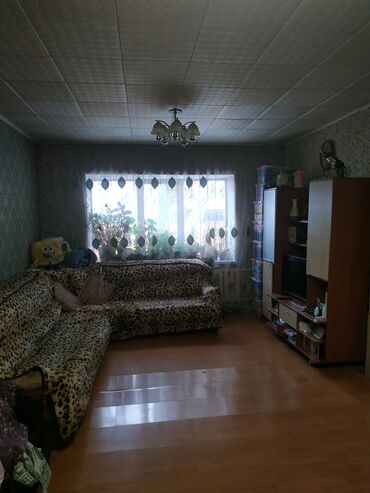 продажа домов в городе бишкек: 110 м², 4 комнаты, Старый ремонт С мебелью, Кухонная мебель