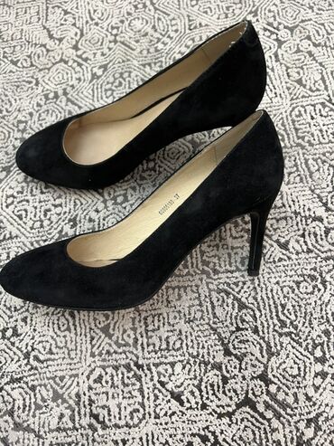 Туфли: Классические женские лодочки Pierre Cardin Paris. - Цвет: черный -