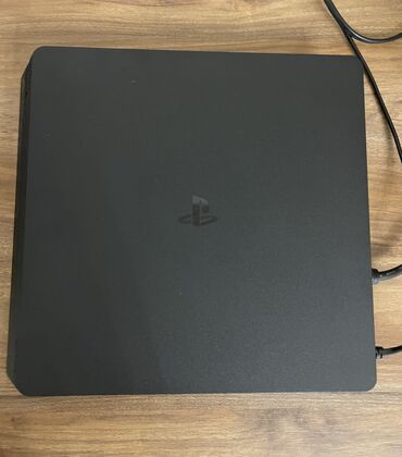 PS4 (Sony PlayStation 4): Sony Playstation 4 Slim 1tb В подарок: - Игры 7 штук - 2 джойстика (