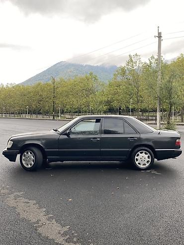 mitsubishi pajero arxa stop: Mercedes-Benz W124: 2.3 l | 1988 il Sedan — 4