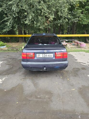 Volkswagen: Volkswagen Passat: 1994 г., 1.8 л, Механика, Газ, Седан