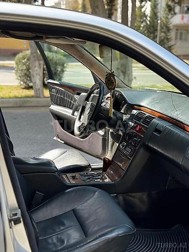 w210 duman: Mercedes-Benz 300: 3 l | 1998 il — 8