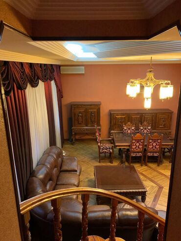 Köhnə tikili: 4 otaqli menzil m. Iceri Sheher.DUPLEX Mənzilin yerləşdiyi bina — 8