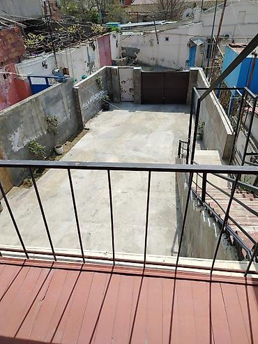 Mağaza səbətləri: Əmircanda 2 mərtəbəli ev satılır. - Sənəd: kupça mövcuddur. - Məkan — 9