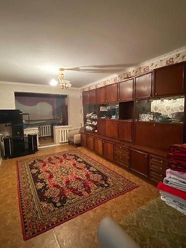 Продажа квартир: Бишкектен КВАРТИРА БЕРИЛЕТ (на долгий срок) 4 микрорайон 2комнатная,с — 4