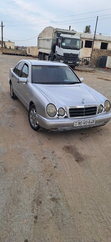 r18 mercedes: Mercedes-Benz E 230: 2.3 l | 1995 il Sedan