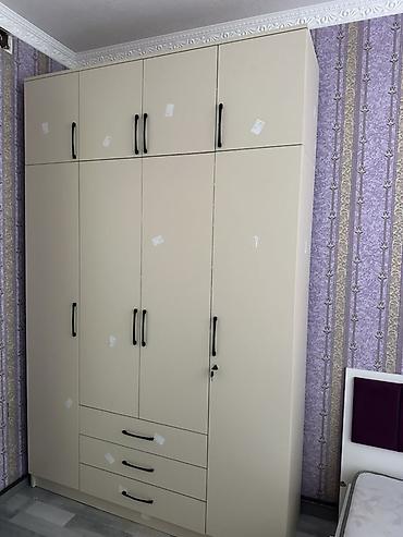 dolab kilidi: Bej rəngli, yığcam dizaynlı çoxbölməli paltar şkafı - Material — 1