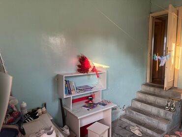 Uzunmüddətli kirayə evlər: 2 otaqlı həyət evi – yaşayış sahəsi mətbəx, zal və bir yataq otağından — 3