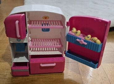 Igračke: SHOPKINS igracka frižider. ima više pregrada, fioka, ima mesto gde se na lalafo.rs Igračke: SHOPKINS igracka frižider. ima više pregrada, fioka, ima mesto gde se